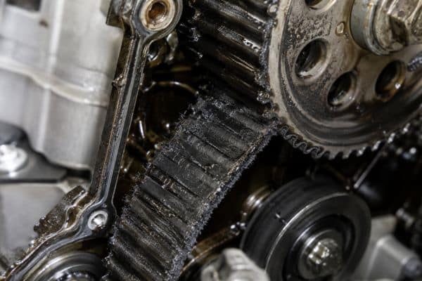 courroie de distribution humide problématique sur un moteur 1.2 Turbo de type PureTech / Stellantis