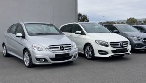 plusieurs Mercedes Classe B garées côte à côte