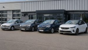 plusieurs générations d’Opel Corsa garées côte à côte